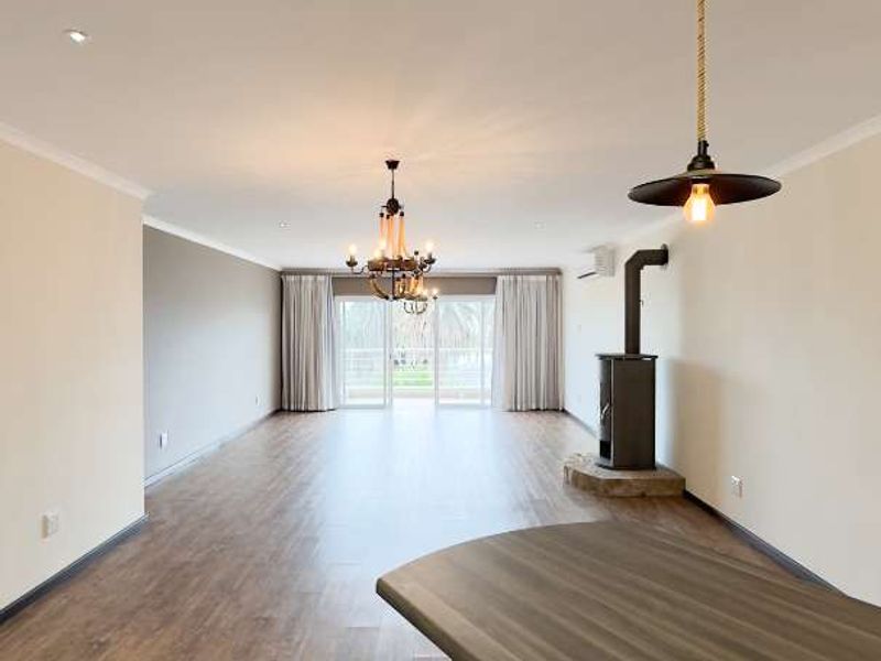 Luxurious 3-Bedroom Apartment with Sea View - Photo 9