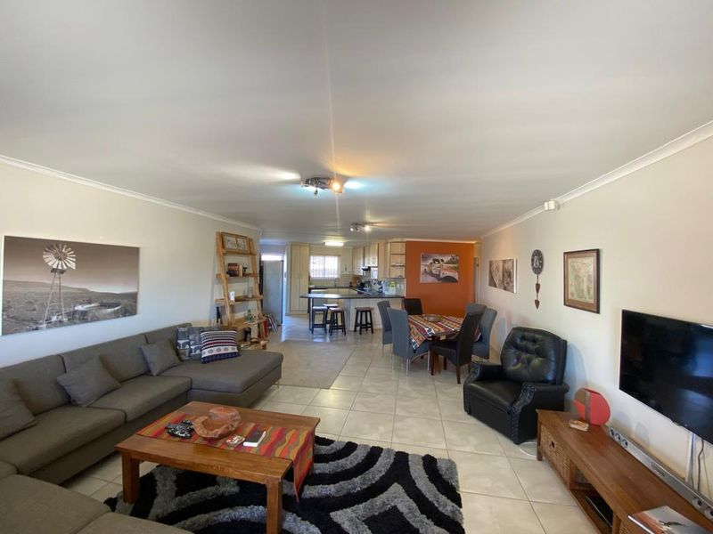 FOR SALE- FULLY FURNISHED - 3 BEDROOM FLAT WITH SEA VIEW IN MILE 4, SWAKOPMUND, NAMIBIA - Photo 7