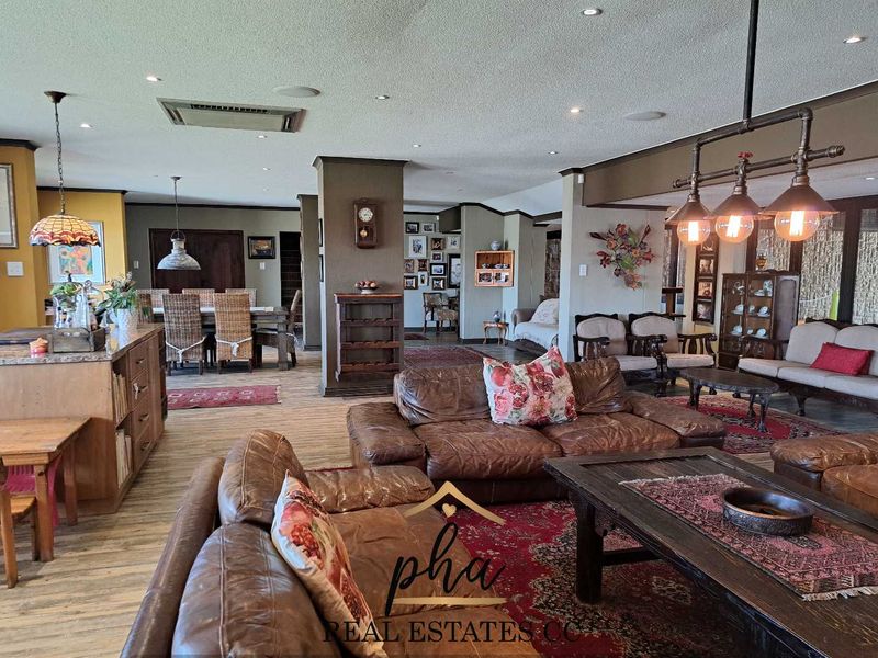 Entertainer’s Delight!!!! Spacious 5 bedr family home with indoor pool for sale in Walvis Bay, selling for N$10.5 mil - Photo 4