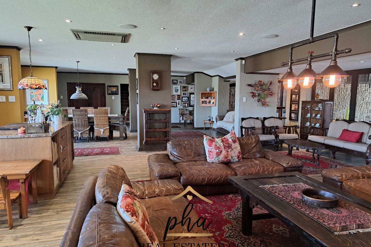Entertainer’s Delight!!!! Spacious 5 bedr family home with indoor pool for sale in Walvis Bay, selling for N$10.5 mil - Photo 4