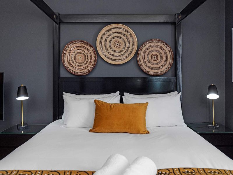 Airbnb money maker, high above the City lights of Cape Town! - Photo 10