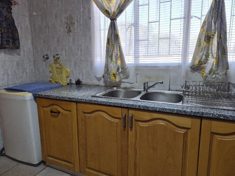 Spacious three-bedroom house in Delmore Gardens - Photo 8