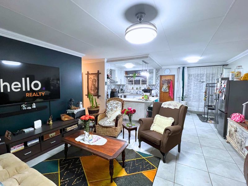 Modern 3-Bedroom Townhouse in the Heart of Doornpoort - Photo 6