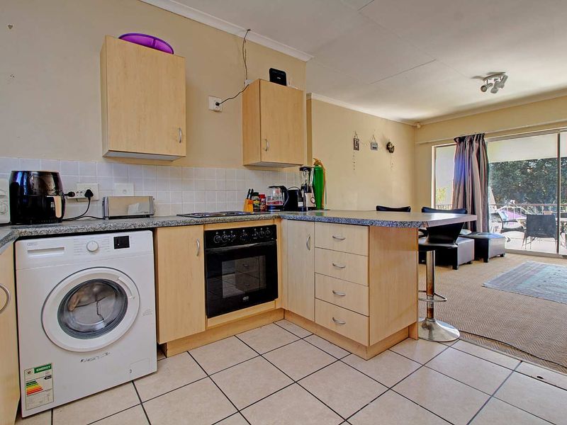 Experience Modern Living in Wilgeheuwel, Roodepoort - Photo 3