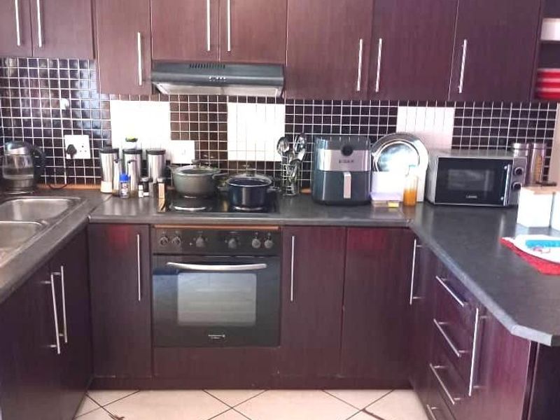 Family Home - Photo 3