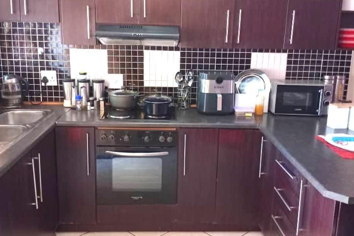 Family Home - Photo 3