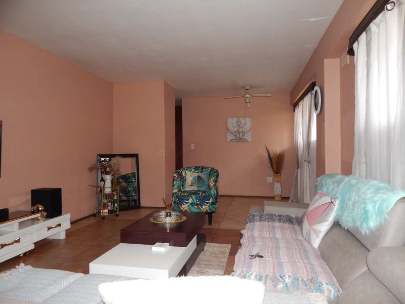 2 BEDROOM APARTMENT FOR SALE - Photo 3