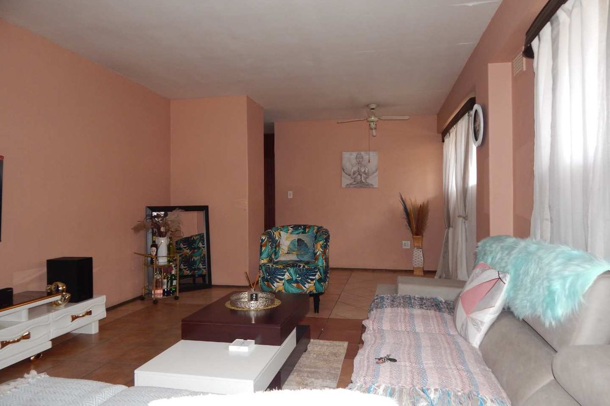 2 BEDROOM APARTMENT FOR SALE - Photo 3