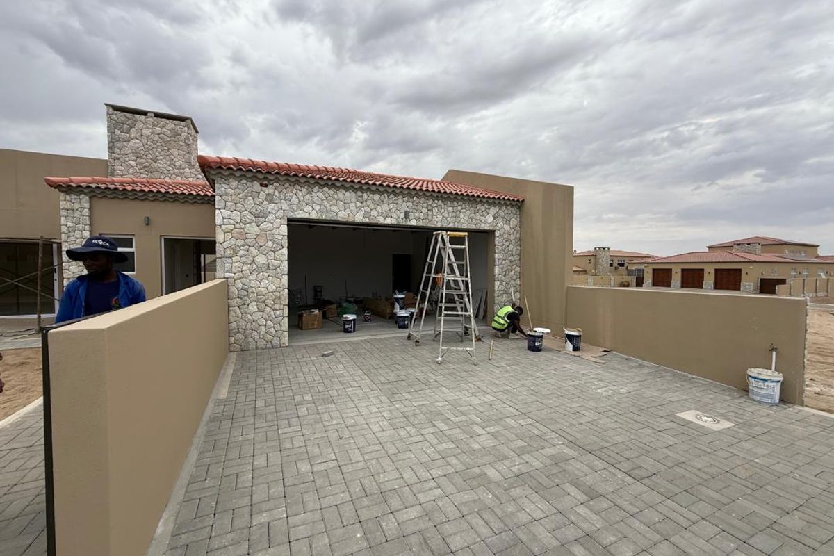 FOR SALE: LUXURY 3-BEDROOM EN-SUITE HOME IN ROSSMUND GOLF ESTATE, NAMIBIA - Photo 3