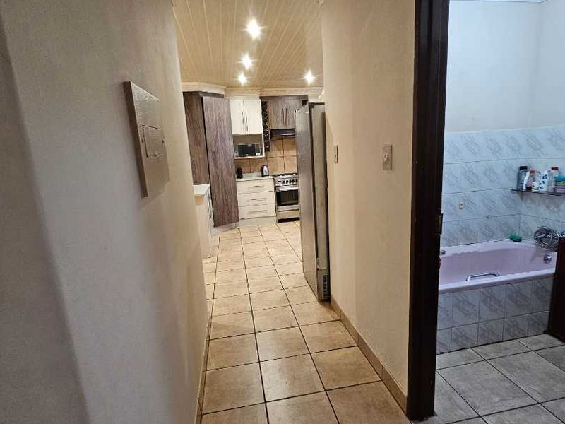 3 bedroom house in the heart of Theresapark - Photo 7