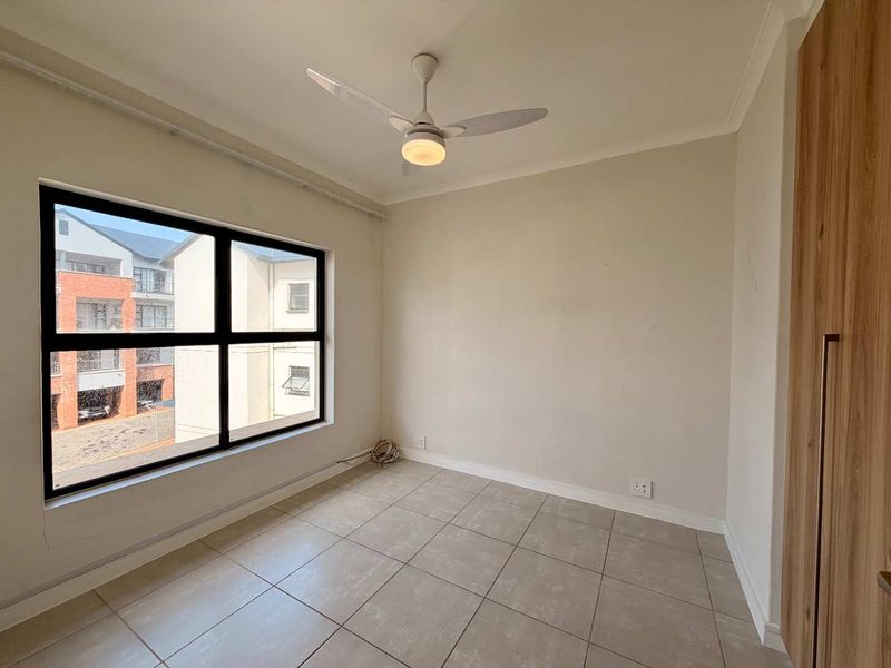 2 Bedroom apartment for sale with lush green views - Photo 6