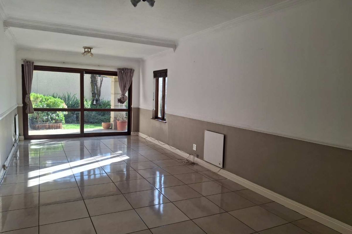 A LOVELY ONE BEDROOM GARDEN APARTMENT - Photo 3