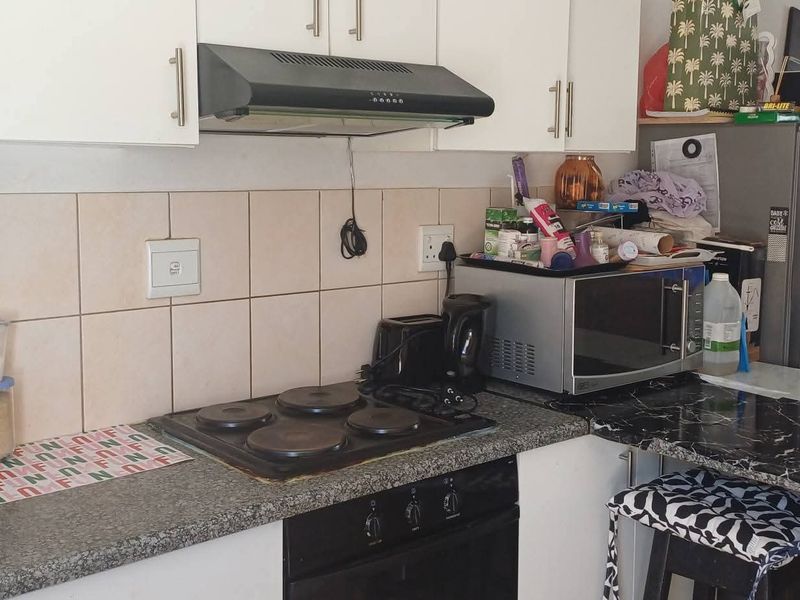 A great opportunity to own a neat and comfortable ground-floor apartment in the popular Veddersdal area. - Photo 4