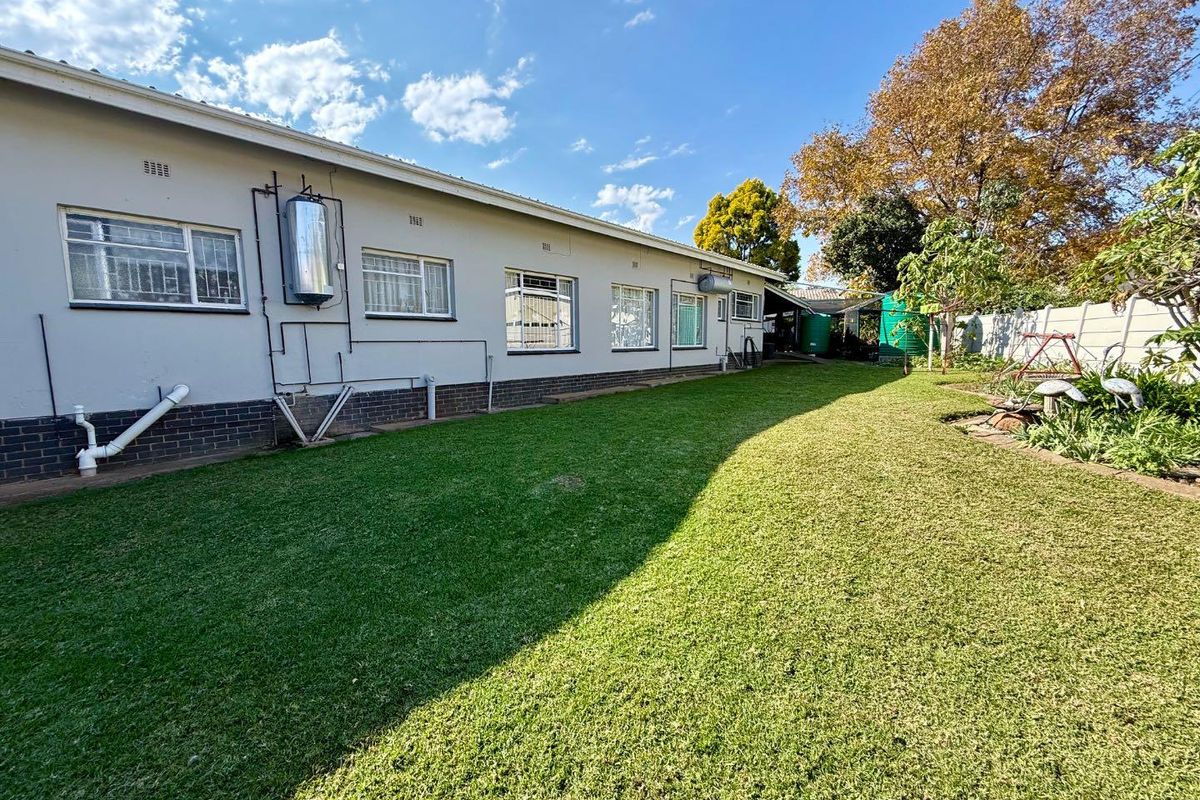 5 Bedroom house with flat for sale in Vryheid - Photo 3