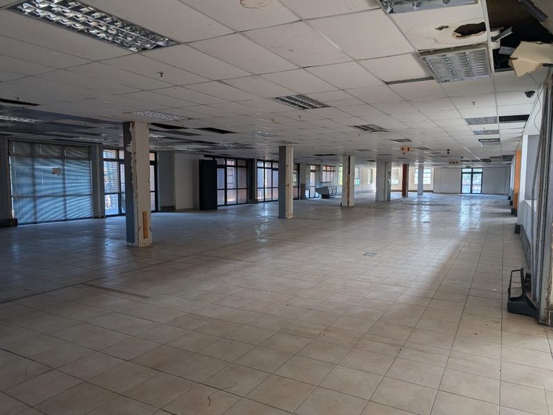 10,000 m2 Warehouse | 4,800 m2 Offices | 18,642 m2 Stand - Industrial Redevelopment Opportunity - Photo 4