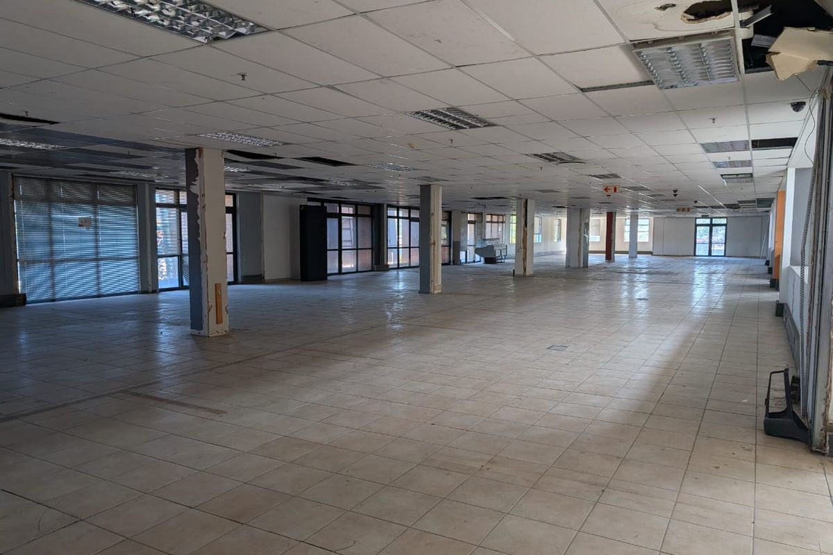 10,000 m2 Warehouse | 4,800 m2 Offices | 18,642 m2 Stand - Industrial Redevelopment Opportunity - Photo 4
