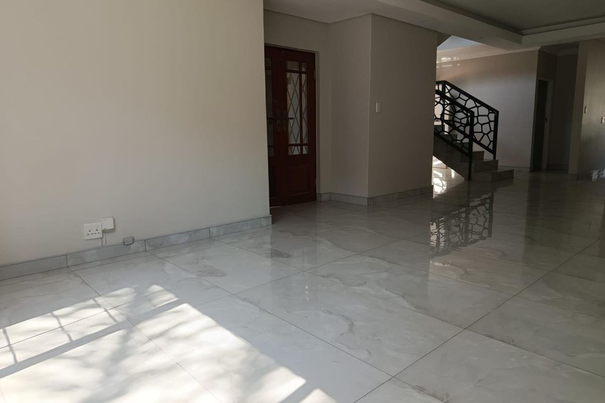 MODERN FAMILY HOME IN AMBERFIELD RIDGE ESTATE - Photo 4