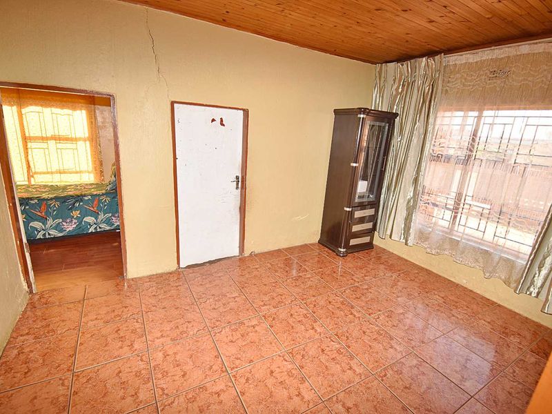Low maintenance home - Photo 7