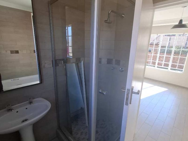 Stunning 3 bedroom unit in Equestria - Photo 10