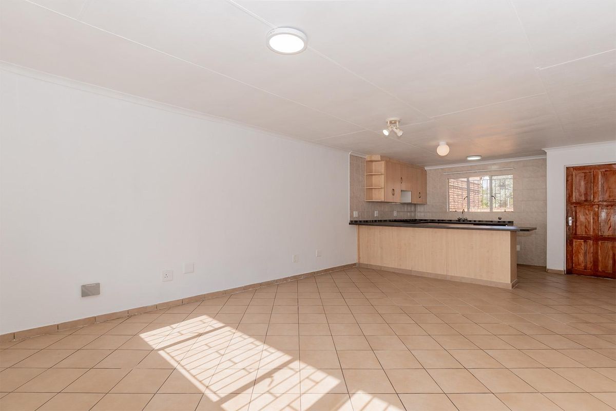 Spacious 3-Bedroom, 2-Bathroom Lock-Up-and-Go Townhouse in Terenure – Welcome Home! - Photo 4