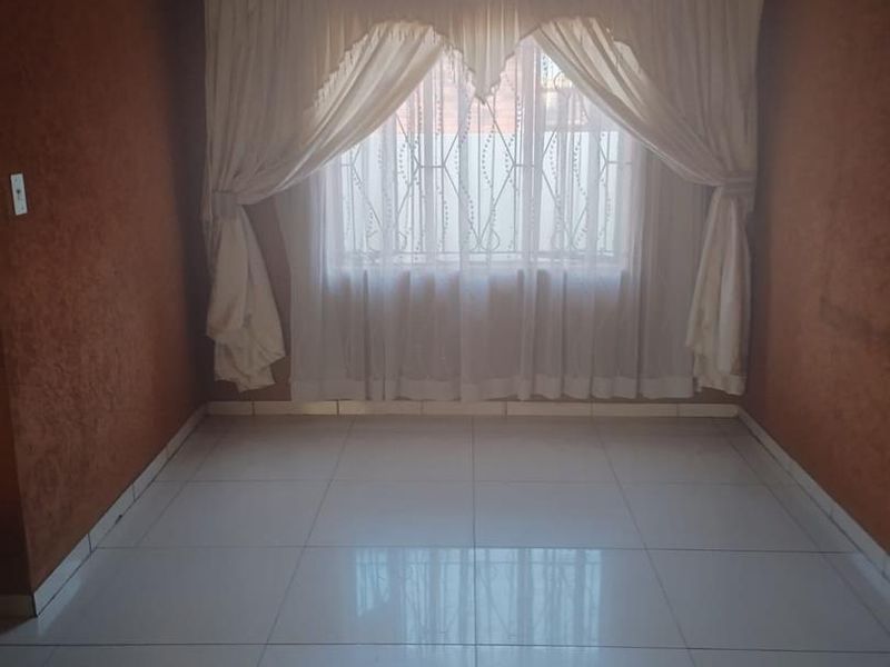 3 Bedroom in Mamelodi - Photo 8