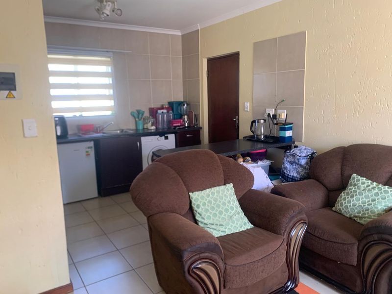 Modern 2 Bedroom Apartment for Sale at Ormonde View Estate, North Village - Photo 4