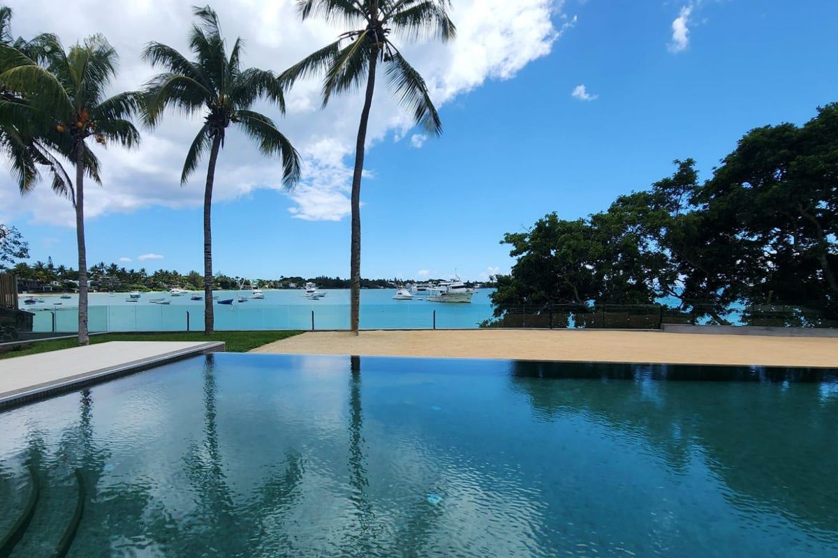 BAYSIDE PENTHOUSE - Photo 2