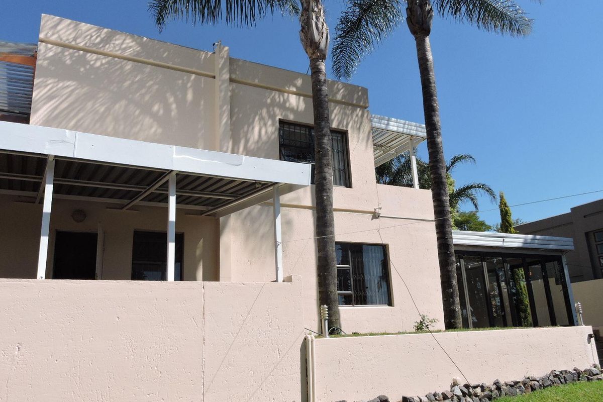 Cosy Fully Furnished 3 Bedroom Home in a Secure Estate - Photo 2