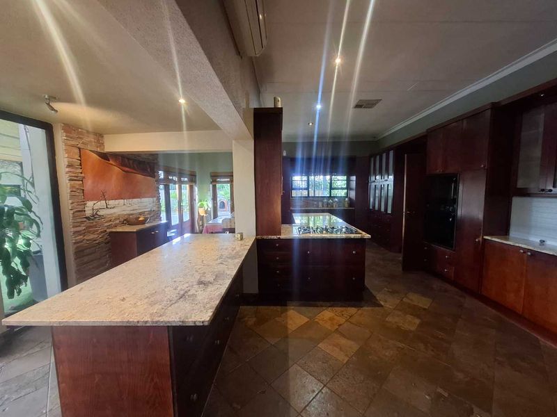 Home with three flats & a home office - Photo 6