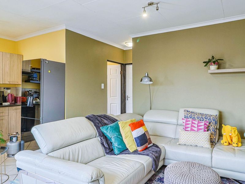 Modern 2-Bedroom Apartment in Secure Estate - Photo 4