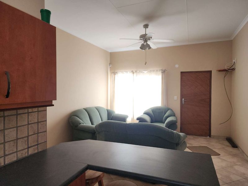 Exceptional beachfront house in Henties Bay, with unlimited and the most beautiful sunsets included in the price!!! - Photo 10