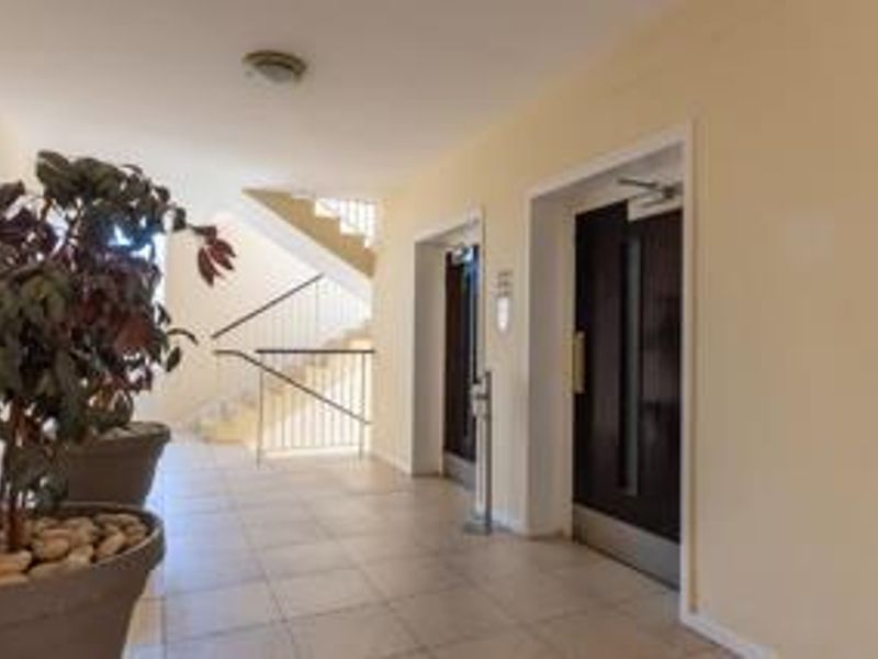 Furnished BACHELOR - Photo 3