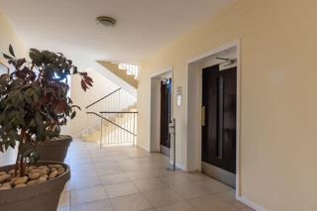 Furnished BACHELOR - Photo 3