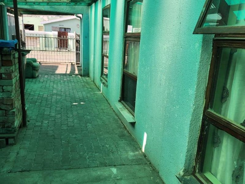 Charming 3-Bedroom Home for Sale in B Section, Khayelitsha - Photo 6