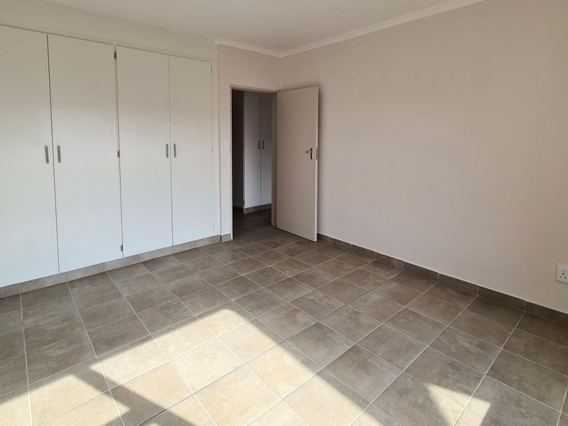 Perfect Second Floor 2Bedroom lockup and go! - Photo 9