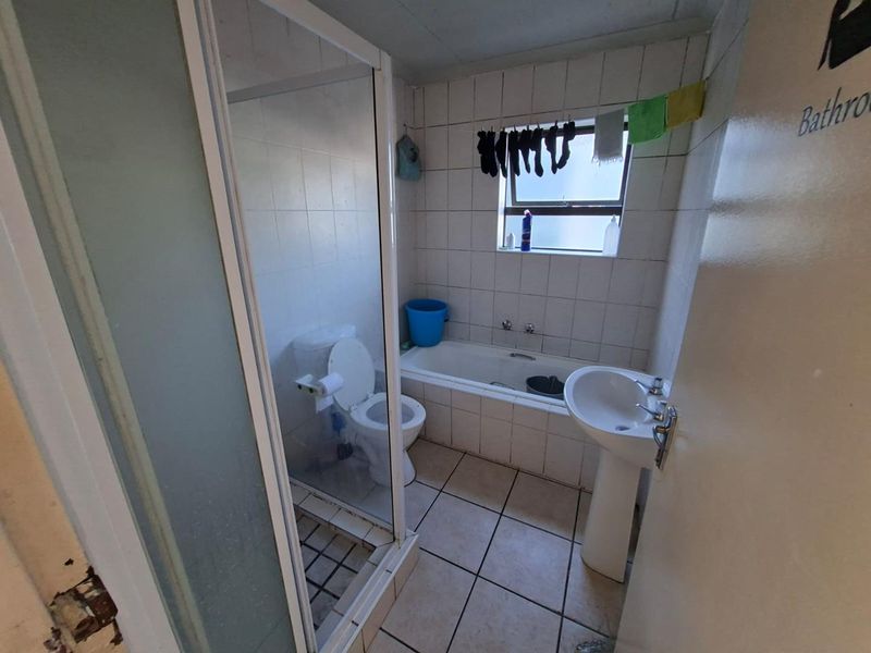 Secure 2-Bedroom Apartment in a Popular Bellville Security Complex - Photo 9