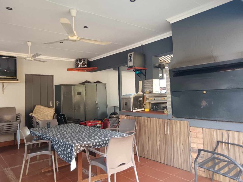 A Gem in the heart of Karenpark, a must see. - Photo 3