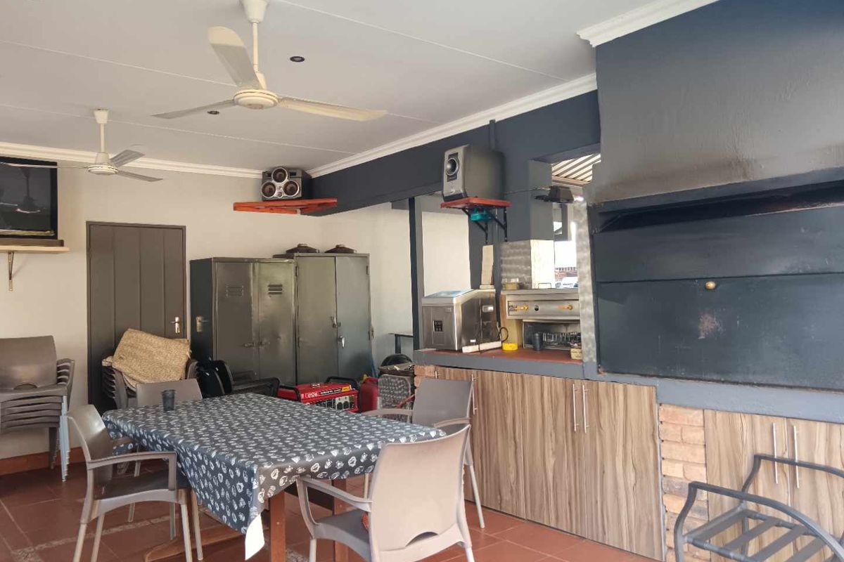 A Gem in the heart of Karenpark, a must see. - Photo 3