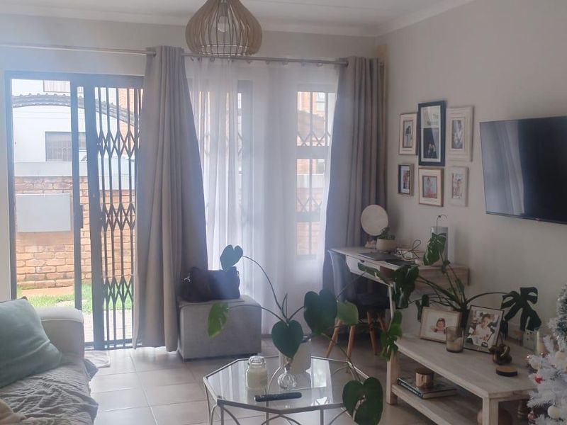 Modern Townhouse in Rynfield - Photo 4