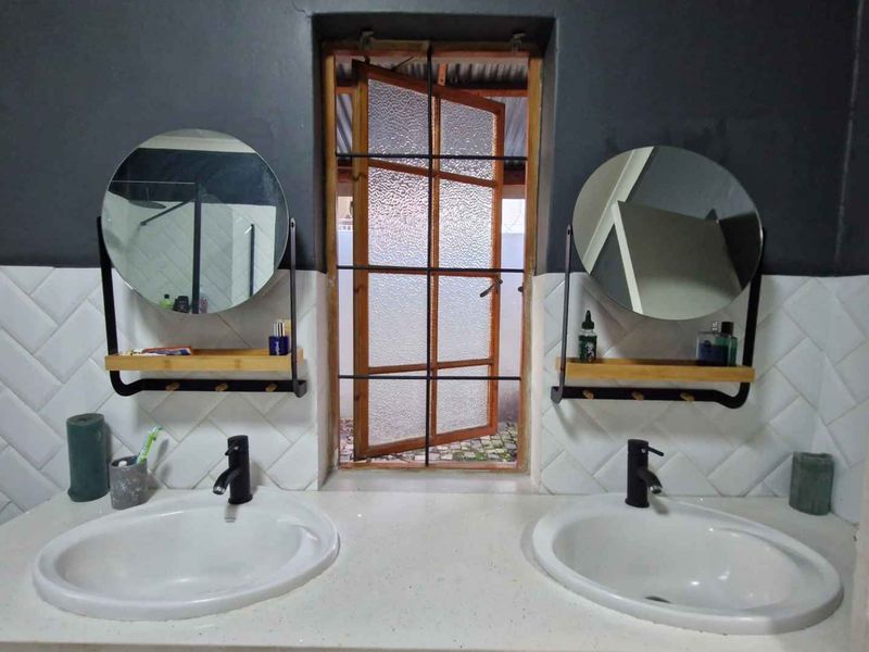 QUAINT AND CLASSY! - Photo 10