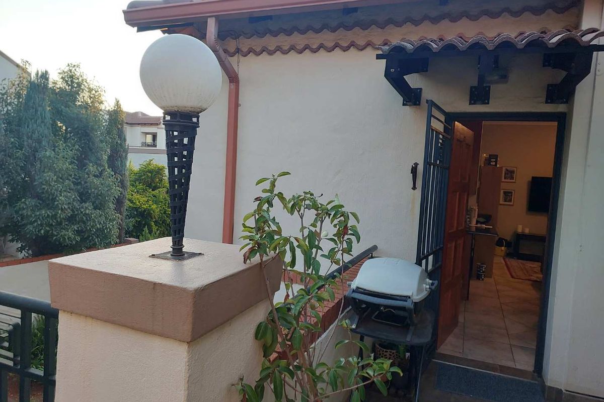 Upmarket apartment for sale - Photo 3