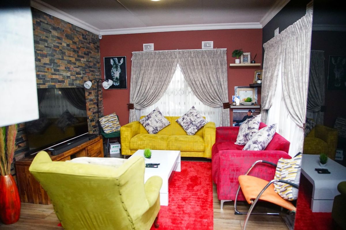 STUNNING HOUSE IN A SECURE ESTATE & PET FRIENDLY! - Photo 5