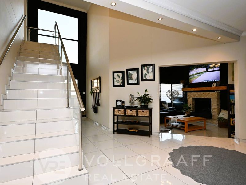 Four Bedroom Double-Storey House for Sale in Swakopmund Ext 15 - Photo 4