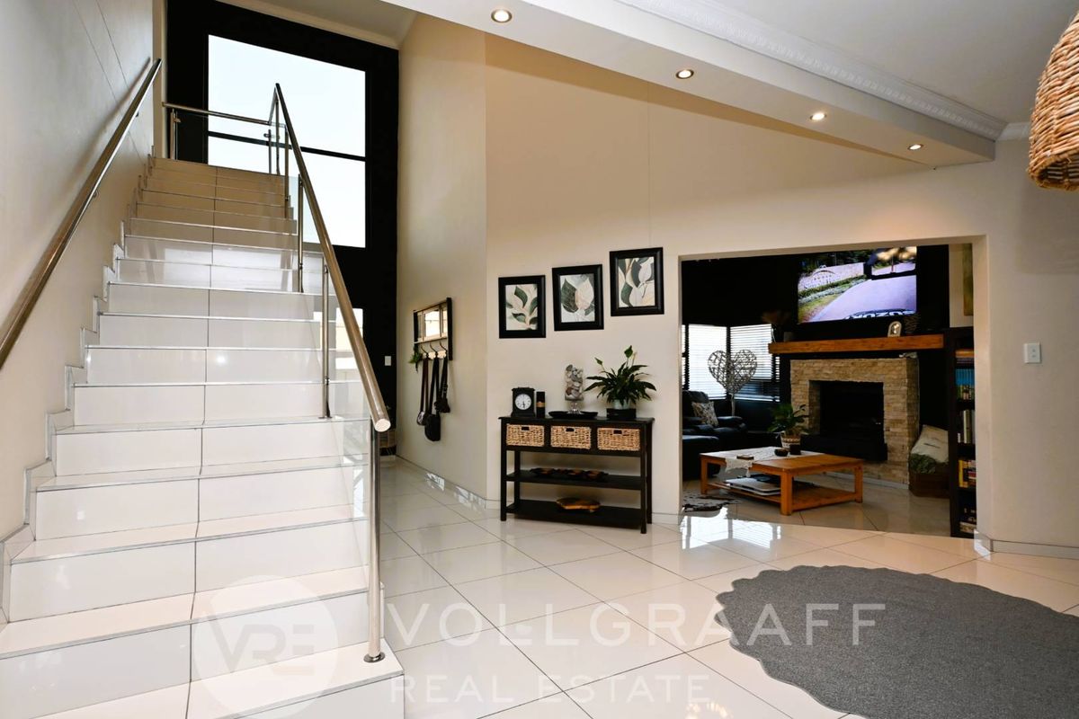 Four Bedroom Double-Storey House for Sale in Swakopmund Ext 15 - Photo 4