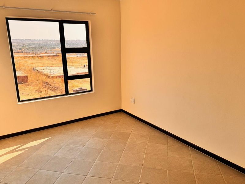 Stylish 2-Bedroom Apartment in a Secure Complex - Photo 9