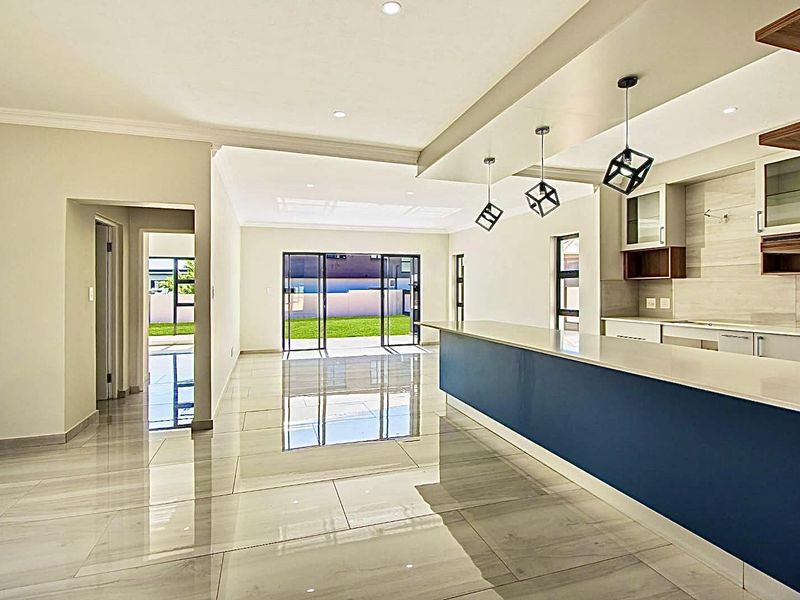 **Luxurious Living at Roodepark Eco Estate** No Transfer Duty. - Photo 2