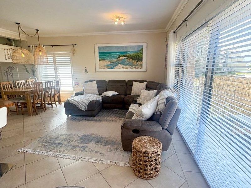 Stylish 3x Bedrooms Double Storey Townhouse For Sale in Dolphin Beach - Photo 8
