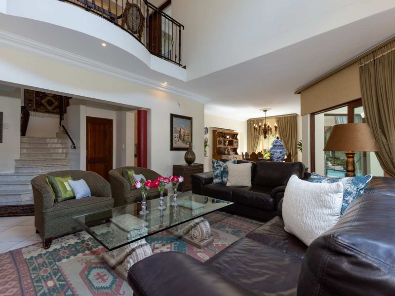 PRESTIGIOUS, HIGH-END TROPHY RESIDENCE IN A SERENE AND PEACEFUL LOCATION - Photo 6