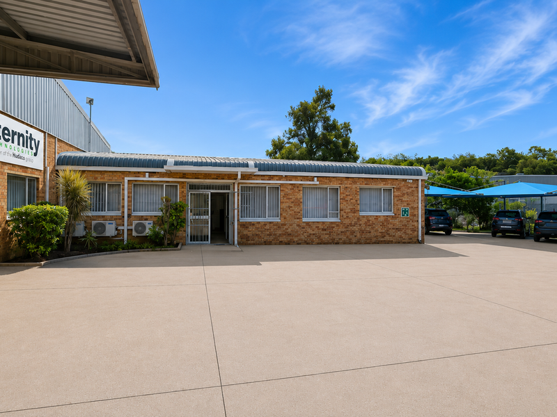 940m2 Prime Factory with Yard & Superlink Access | Westmead - Photo 3