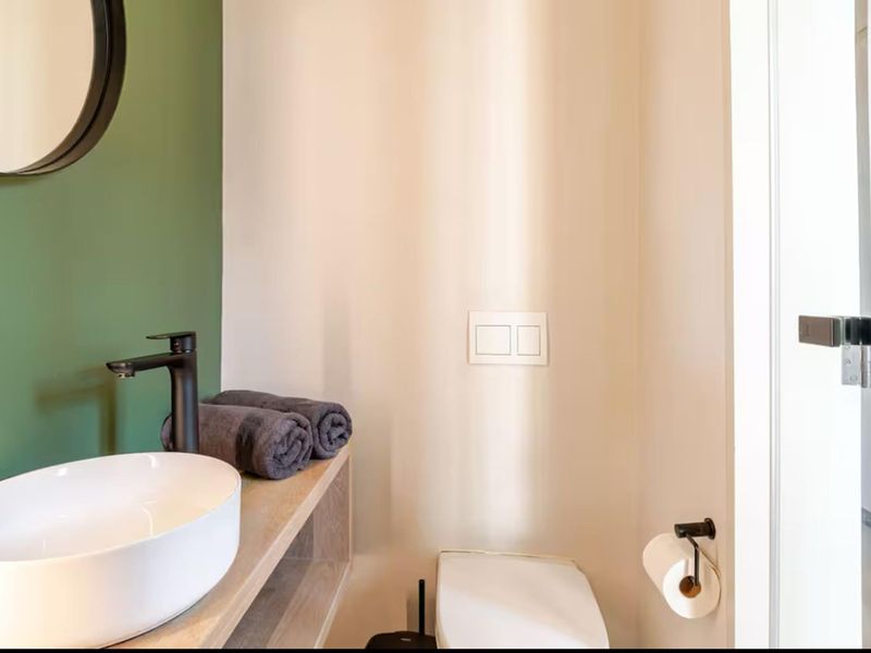 97% Airbnb Occupancy | Fully Furnished | Prime Zonnebloem Investment - Photo 9